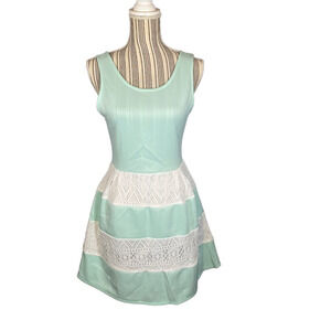 Day & Night Women’s Baby Blue White Lace Appliqué Sleeveless Sheath Dress Sz Med